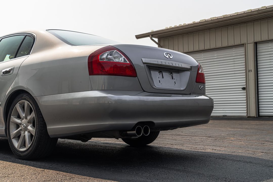 2002 INFINITI Q45