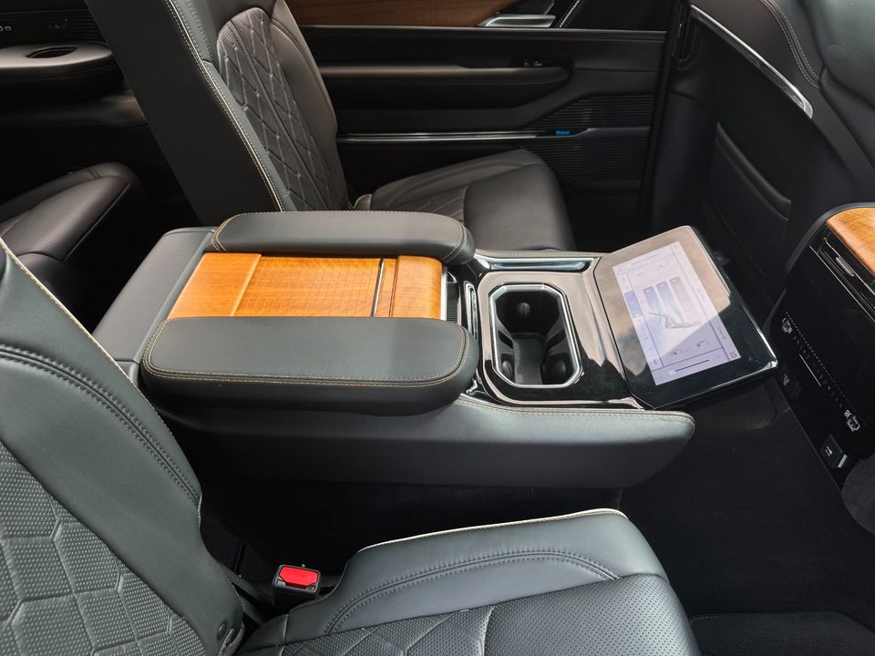 2023 Jeep Grand Wagoneer