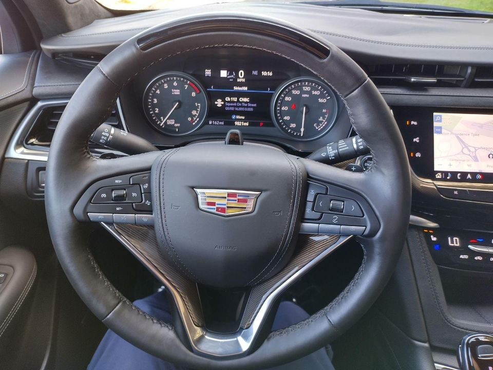 2025 Cadillac XT6