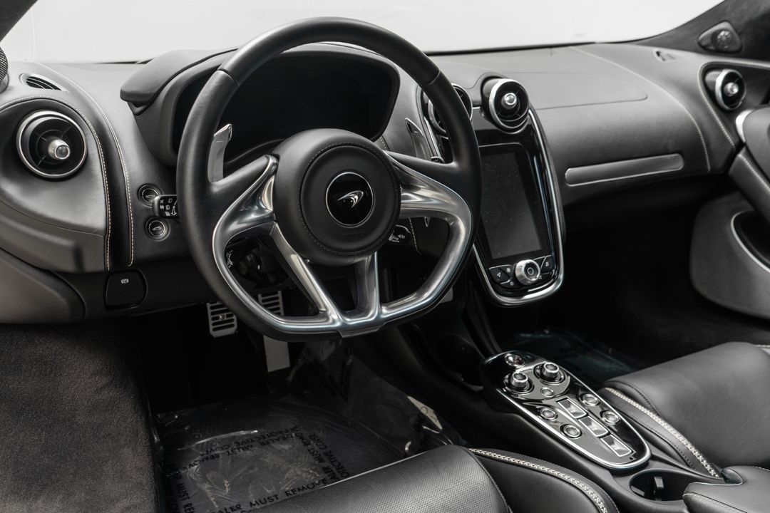 2022 McLaren GT