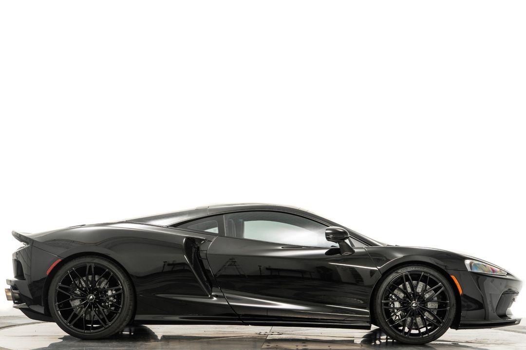 2022 McLaren GT