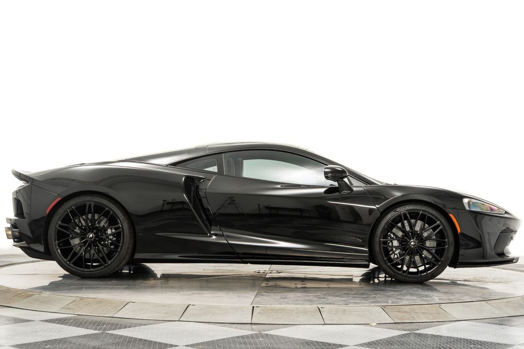 2022 McLaren GT