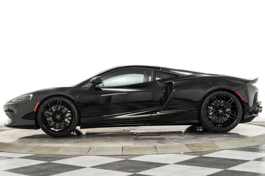 2022 McLaren GT