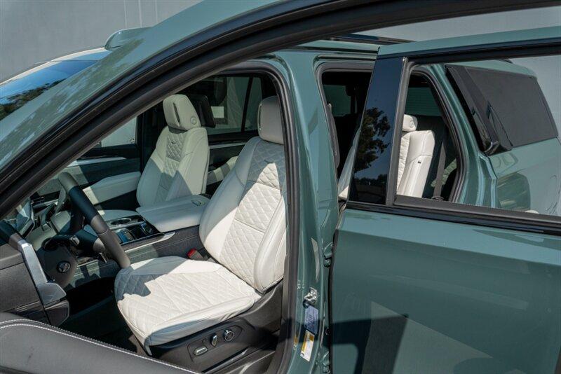 2025 Cadillac Escalade-V