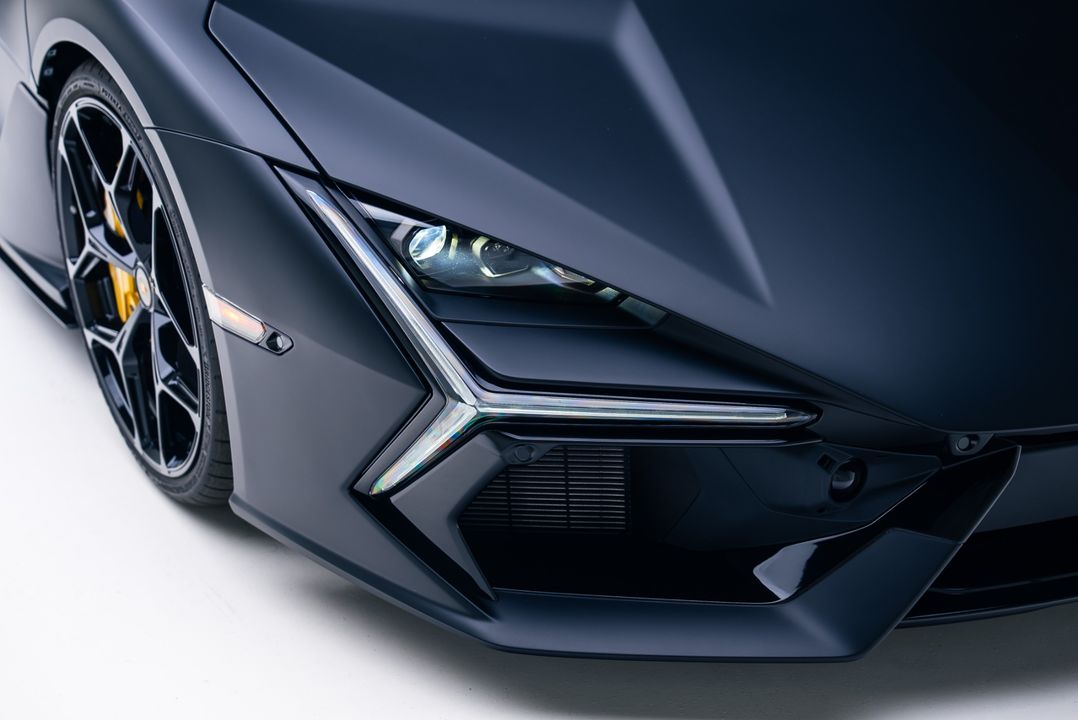 2024 Lamborghini Revuelto