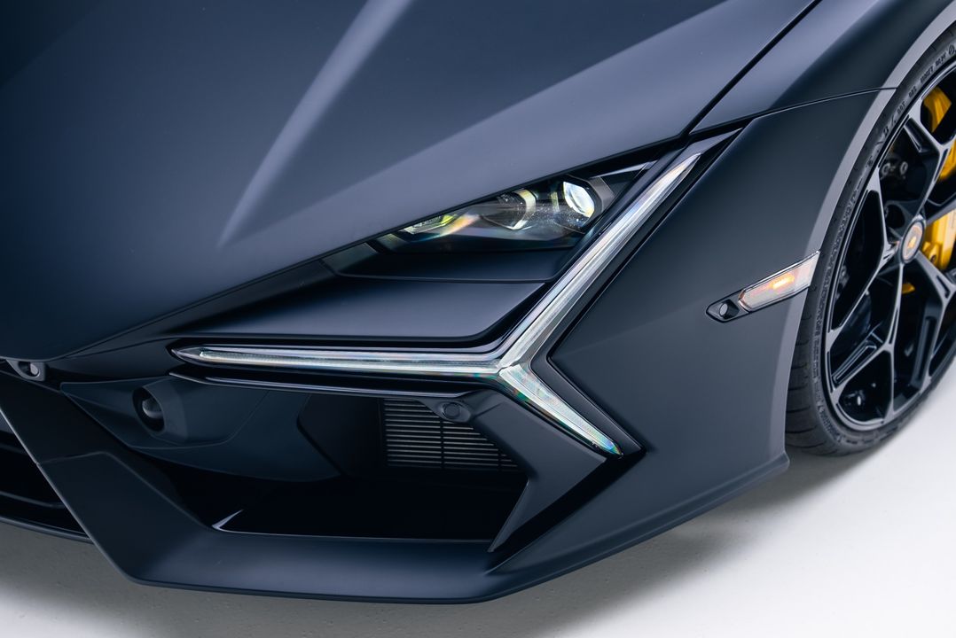 2024 Lamborghini Revuelto