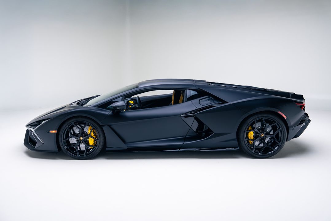 2024 Lamborghini Revuelto
