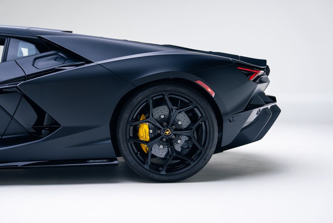 2024 Lamborghini Revuelto