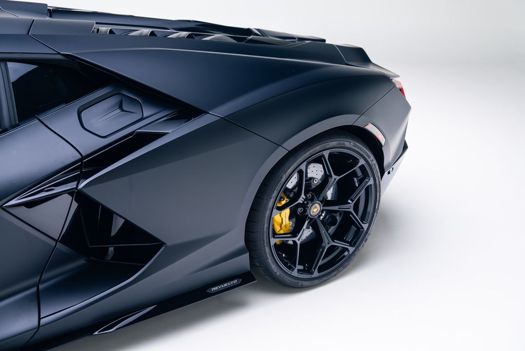 2024 Lamborghini Revuelto