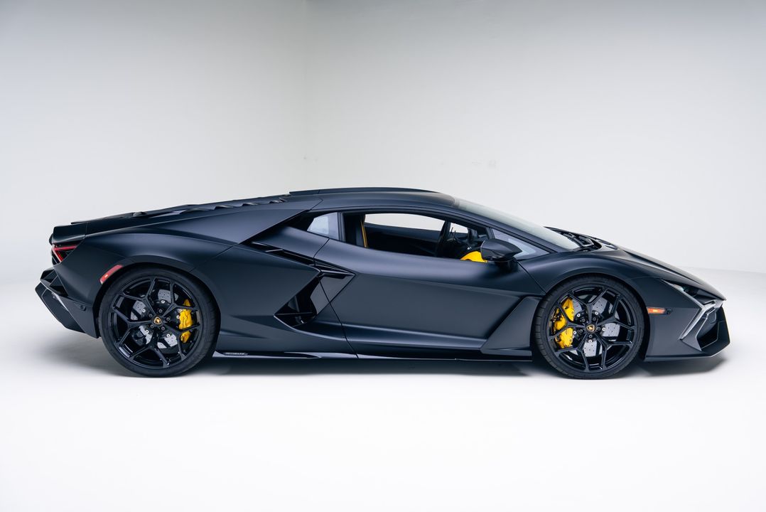 2024 Lamborghini Revuelto