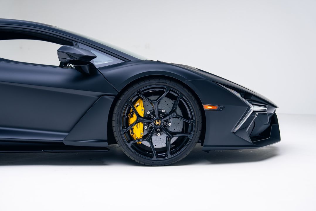 2024 Lamborghini Revuelto