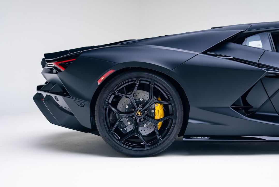 2024 Lamborghini Revuelto