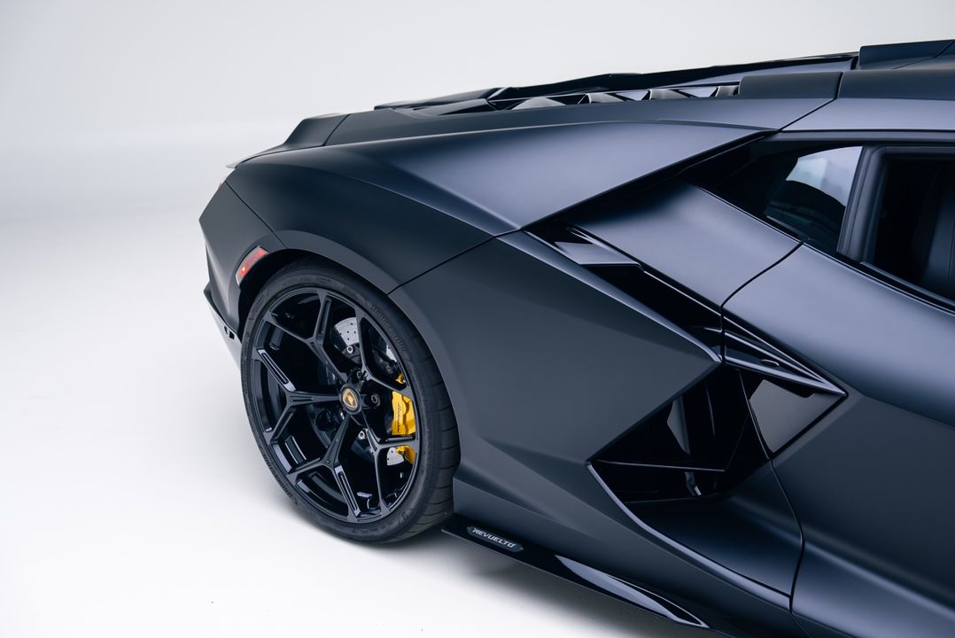 2024 Lamborghini Revuelto