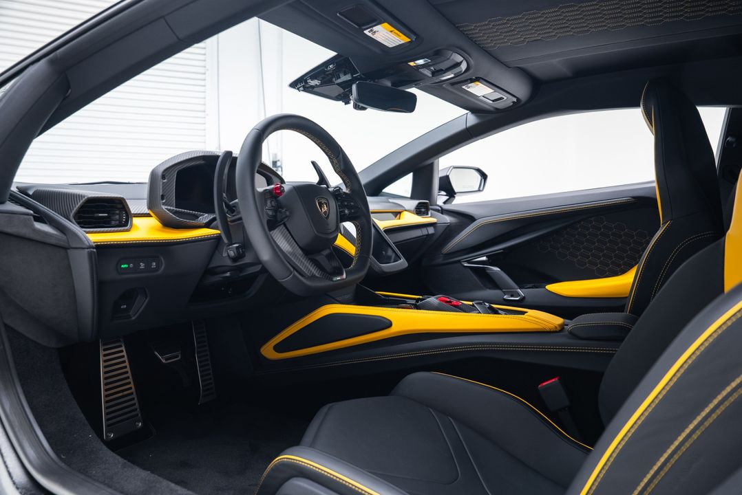 2024 Lamborghini Revuelto