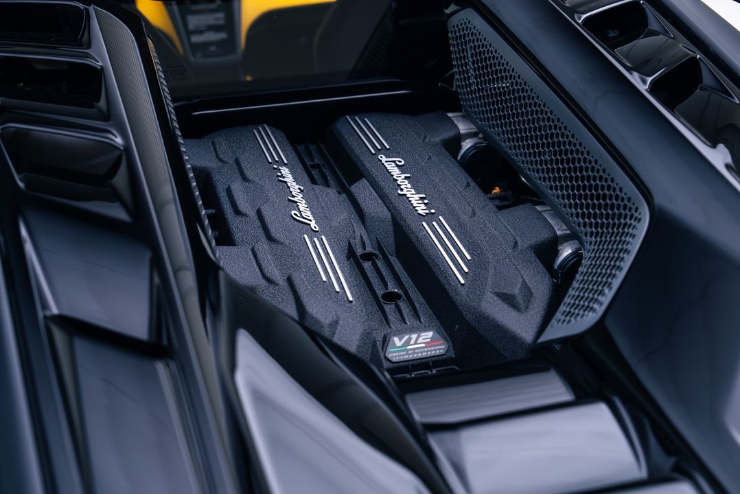 2024 Lamborghini Revuelto