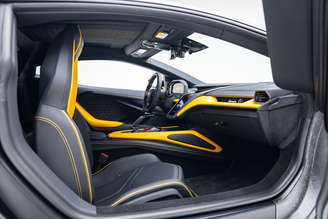 2024 Lamborghini Revuelto