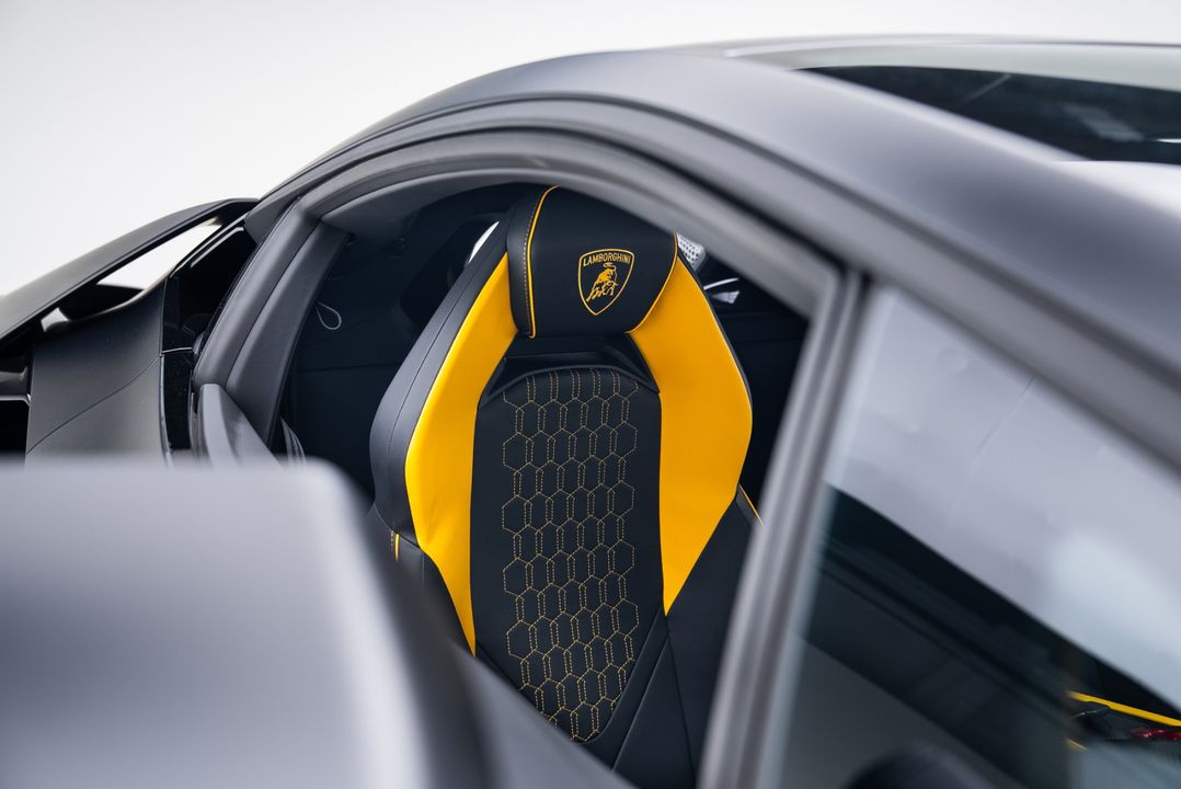 2024 Lamborghini Revuelto