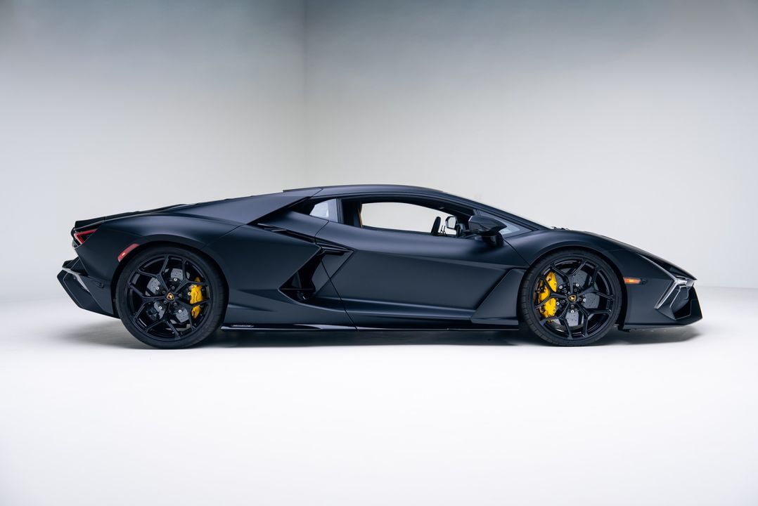 2024 Lamborghini Revuelto