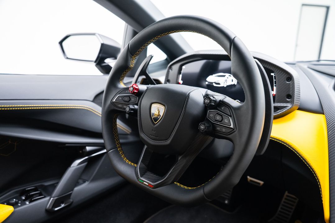 2024 Lamborghini Revuelto