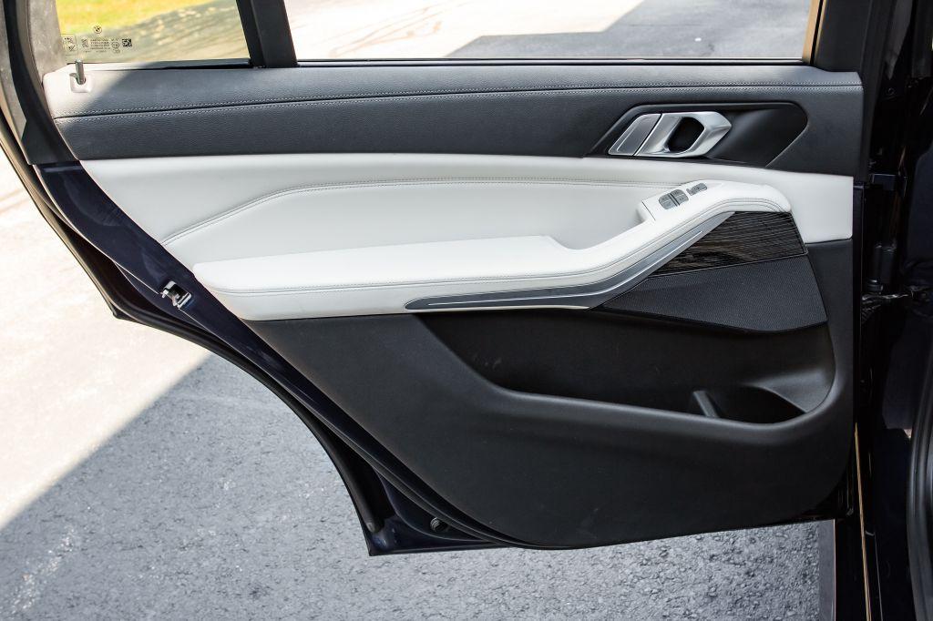2022 BMW X7
