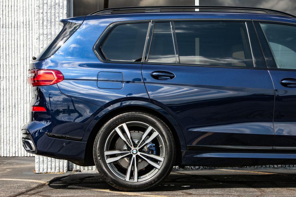 2022 BMW X7